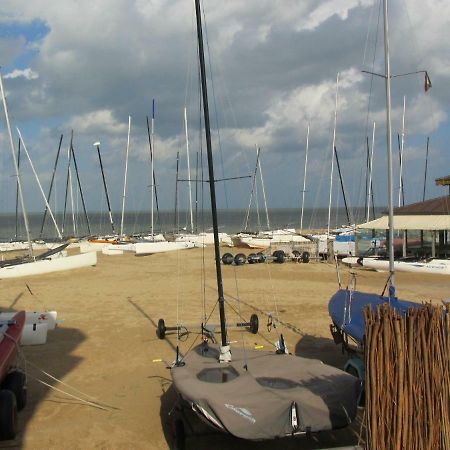 Malibu Beach Koksijde Bagian luar foto
