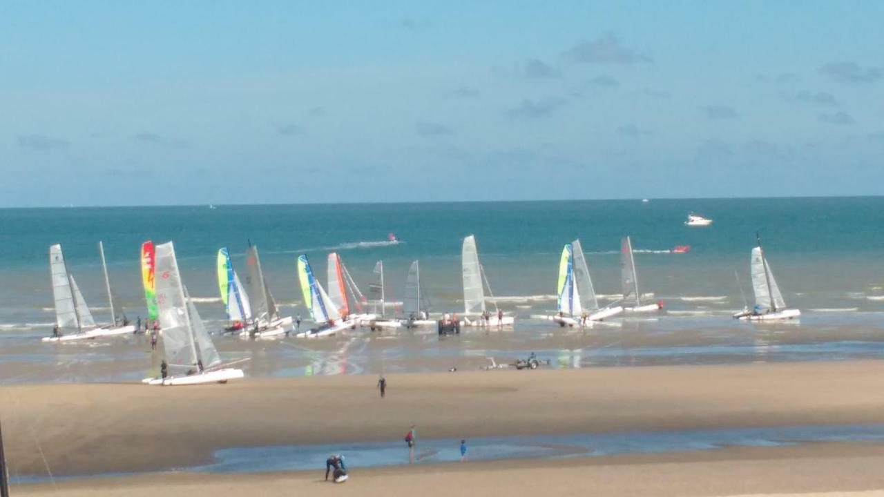 Malibu Beach Koksijde Bagian luar foto